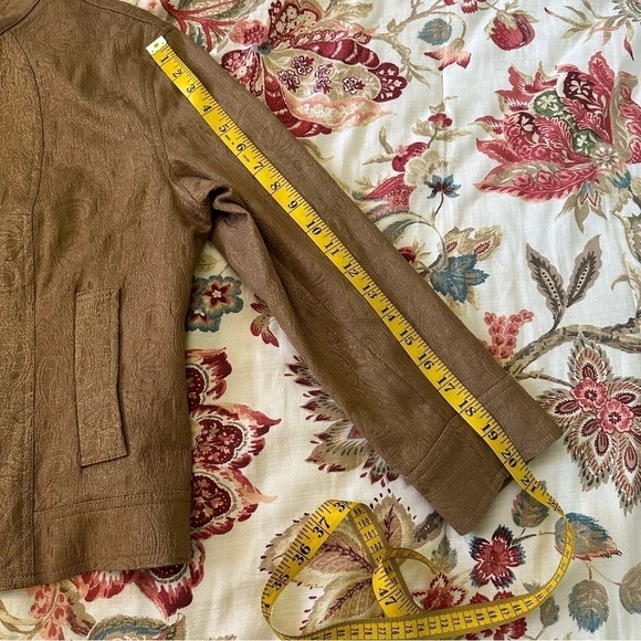 Chico’s Jacket Boxy Muted Leaf Print in Latte Brown w/ Metallic Gold Sheen Sz M - Picture 10 of 11